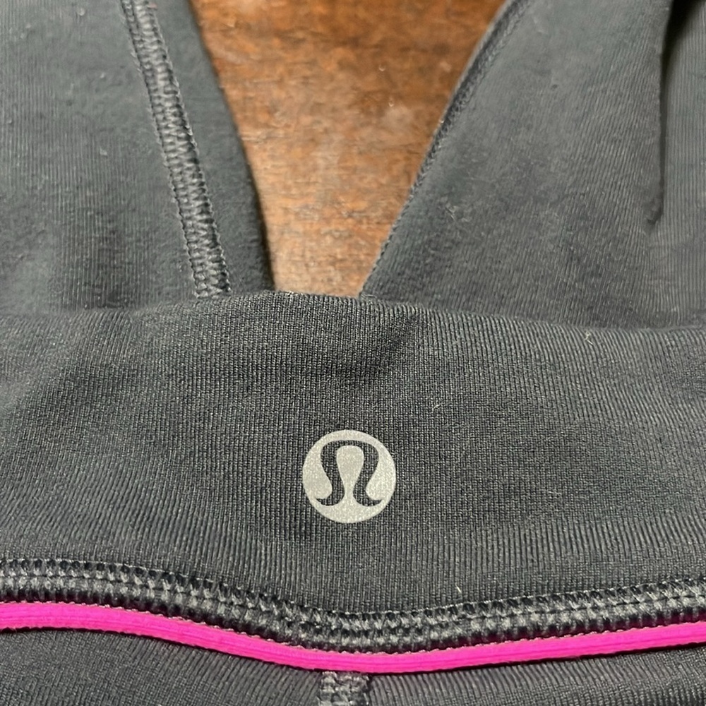 Lululemon low rise, biker short - Picture 6 of 6
